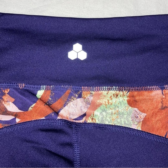 Tek Gear Leggings Size Small Womens Mid Rise Capri Floral Purple Workout Gear - Picture 12 of 13